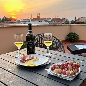 Casetta Sole, Superattico Con Terrazzo Vicino San Pietro, New Appartamento